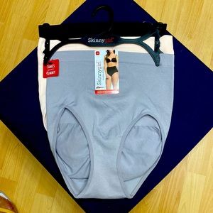 SKINNY GIRL  SHAPING SEAMLESS  BRIEFS  SIZE M , NEW WITH TAGS  . Set of 3